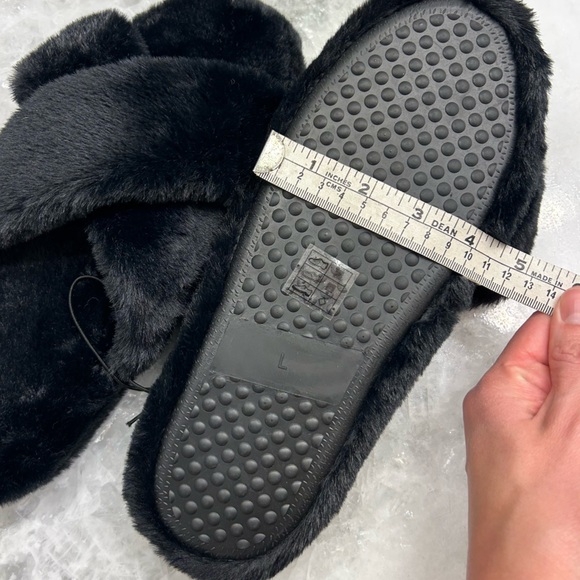 Slippers, Black, Fuzzy, Cross Strap, Size Large - Picture 6 of 7